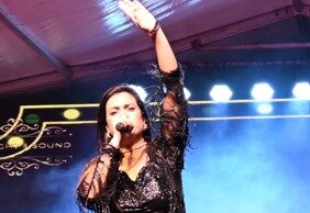 अंतर्राष्ट्रीय ग्रीष्मोत्सव शिमला की पहली सांस्कृतिक संध्या रही प्रसिद्ध पार्श्व गायिका निधि रस्तोगी सहित अन्य कलाकारों के नाम