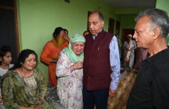 जयराम ठाकुर ने फिर निभाया फर्ज ….फिर से पहुंचे आपदा प्रभावितों के पास… न कोई तमाशा, न कोई दिखावा…एक बार फिर साबित किया…