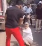 कलयुग की शर्मनाक तस्वीर — राजधानी की सड़क पर बुजुर्ग के साथ जो हुआ… देखकर आएगा गुस्सा … इंसानियत को पीछे छोड़ गई ये घटना