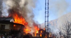 कुल्लू में आगजनी की घटना, झनियार गांव में कई घर जलकर राख