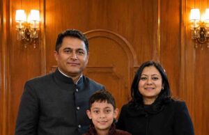 मिलिए हिमाचल की सबसे प्रेरणादायक प्रशासनिक जोड़ी से: पति कंडाघाट के SDM, पत्नी बनीं सोलन की नई SDM